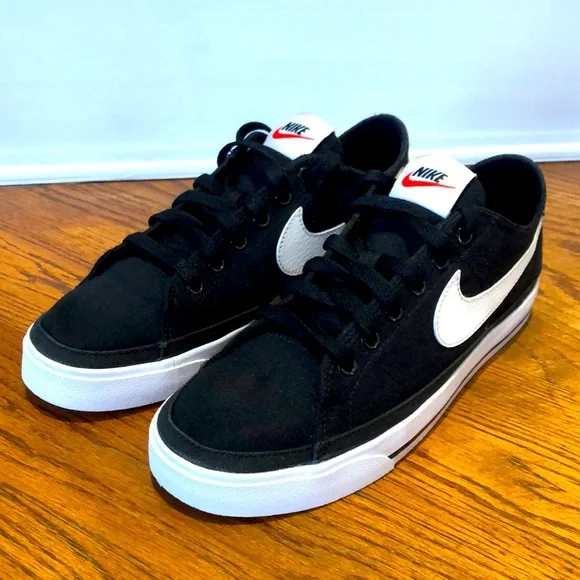 Nike Court Legacy Canvas sneakers in black/White Size 8 Women’s! - Picture 1 of 9